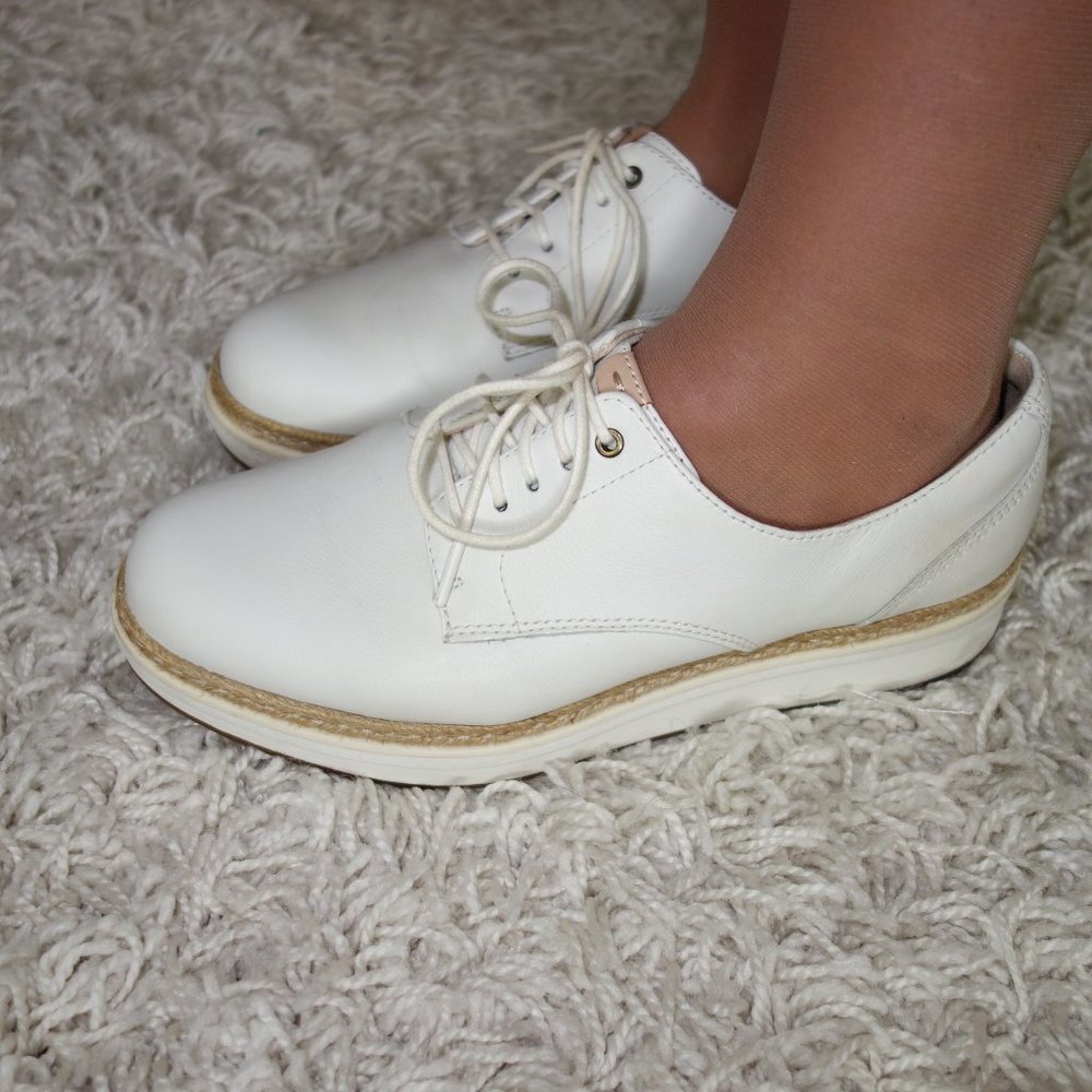 Clarks Teadale Rhea WhitePlatform Oxford size 6.5  - like NEW Made in Indonesia